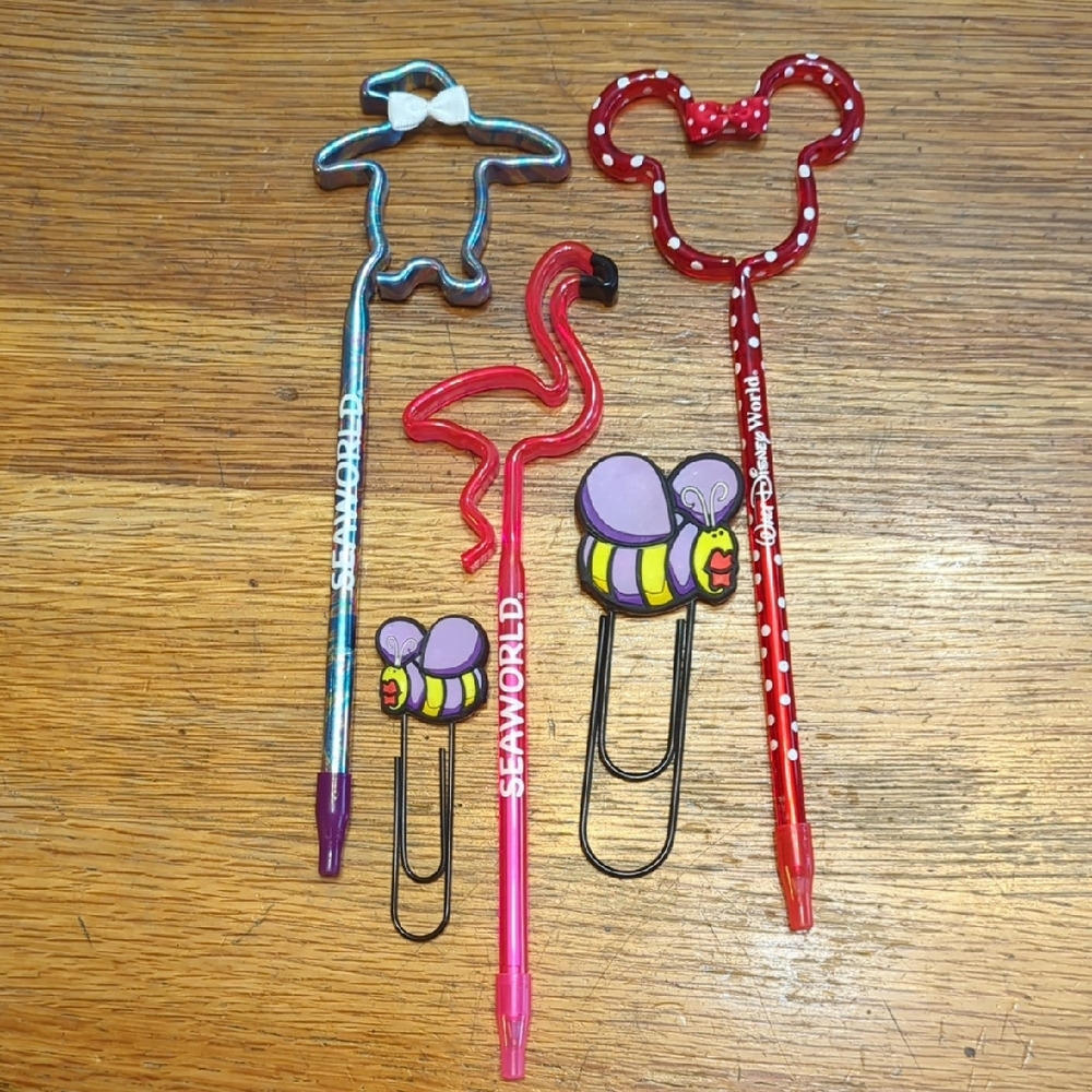 Sea World And Minnie Mouse Pen